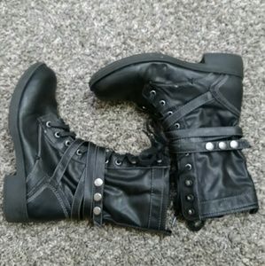 Black Biker Combat Boots 7.5 Like New Studs